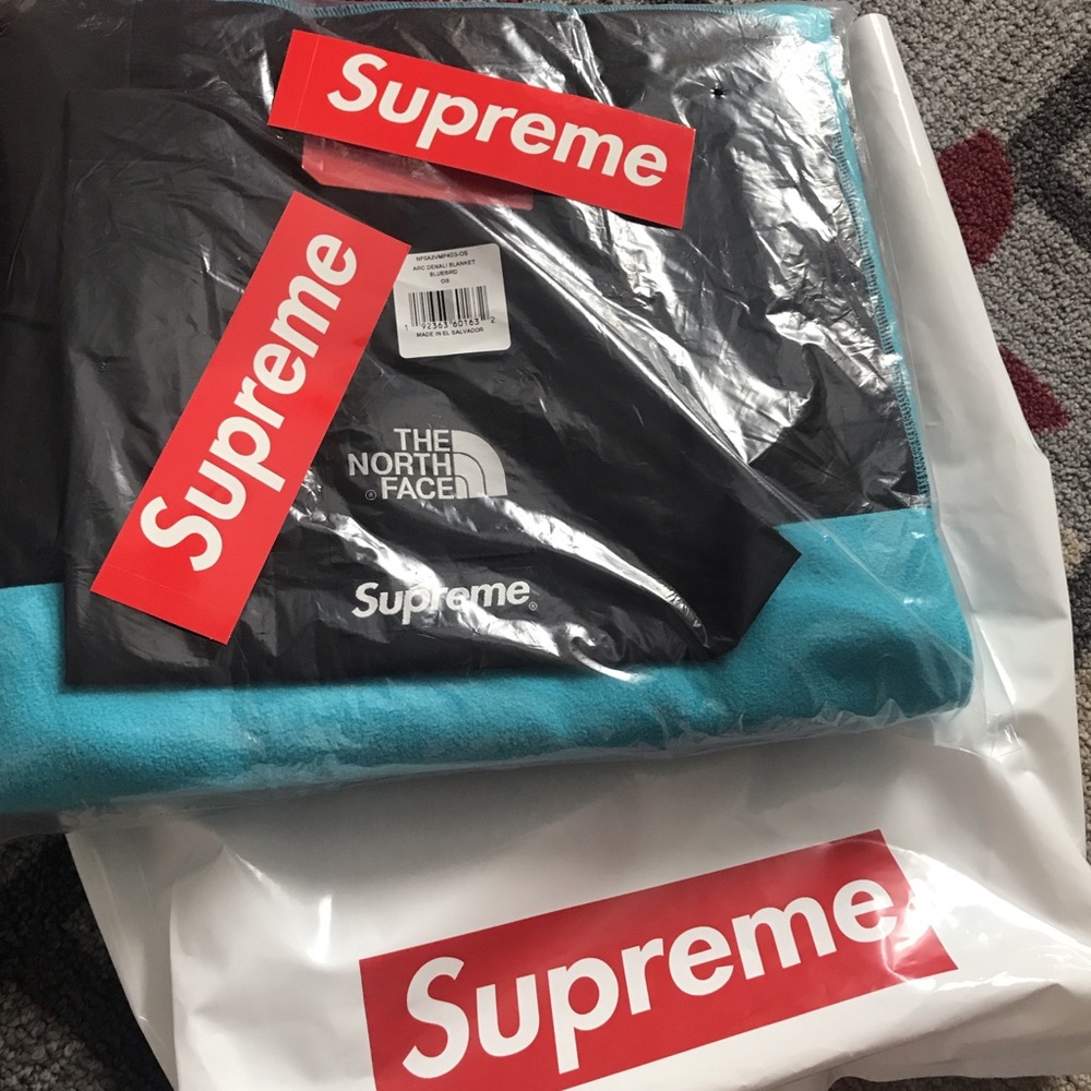 Supreme The North Face Arc Logo Fleece BLANKET!!